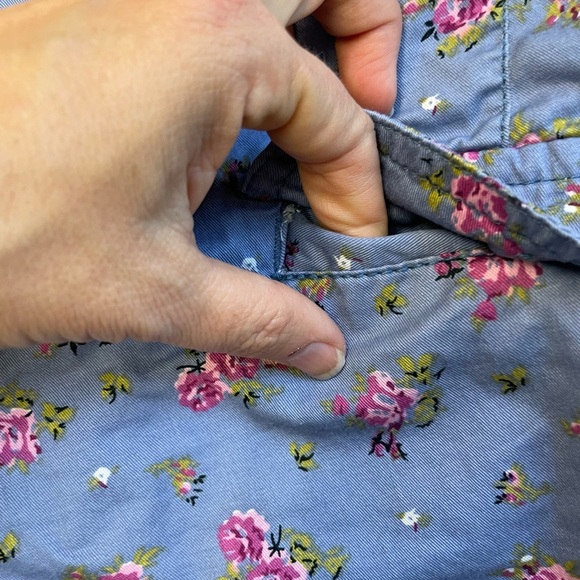 burnside teen size 9 dainty floral printed cotton shorts w zip and button front - Picture 7 of 10